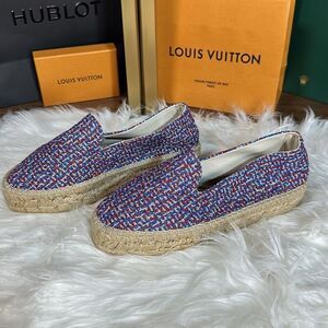 BNIB colorful slippers